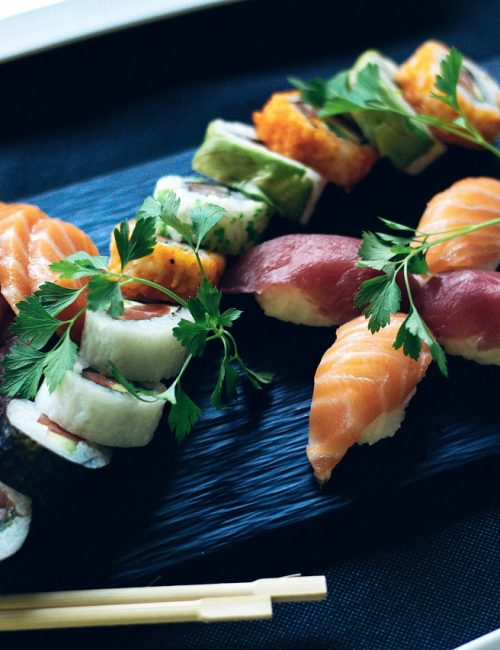 sushi, salmon, japanese-2455981.jpg
